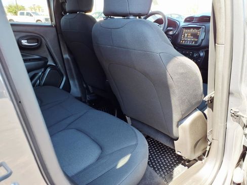 Used 2023 Jeep Renegade Latitude image 12