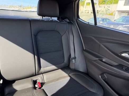 Used 2025 Buick Envista Preferred image 35