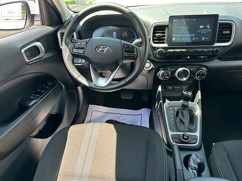 Used 2024 Hyundai Venue SEL FWD image 17