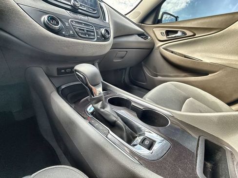 Used 2022 Chevrolet Malibu LT FWD image 19