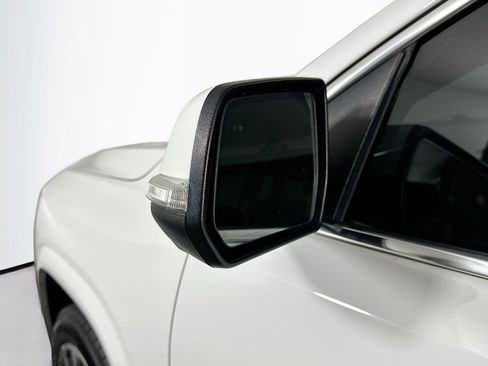 Used 2021 GMC Acadia Denali w/ Denali Technology Package FWD image 16