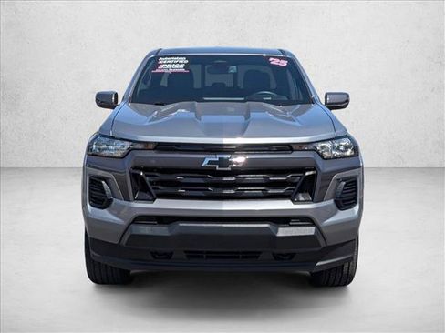 Used 2025 Chevrolet Colorado LT AWD/4WD image 2