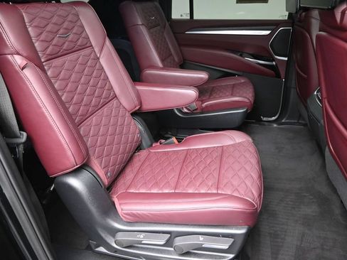 Used 2025 Cadillac Escalade ESV Sport w/ Touring Package AWD/4WD image 34