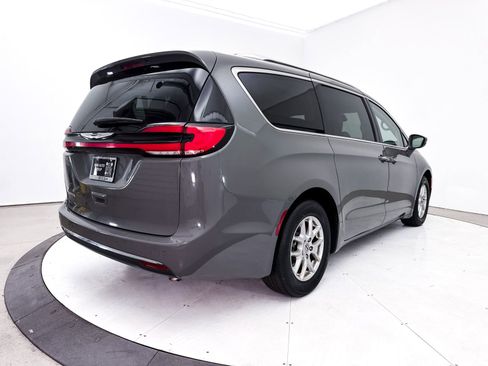 Used 2021 Chrysler Pacifica Touring-L FWD image 17