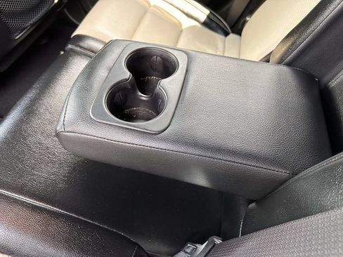 Used 2021 Jeep Grand Cherokee Laredo AWD/4WD image 13