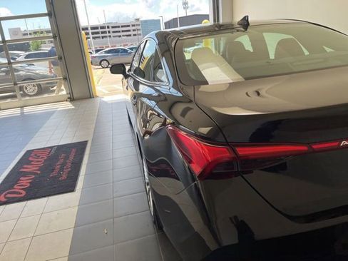Used 2019 Toyota Avalon Limited FWD image 11