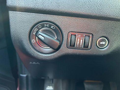 Used 2016 Chrysler 300 Limited RWD image 33