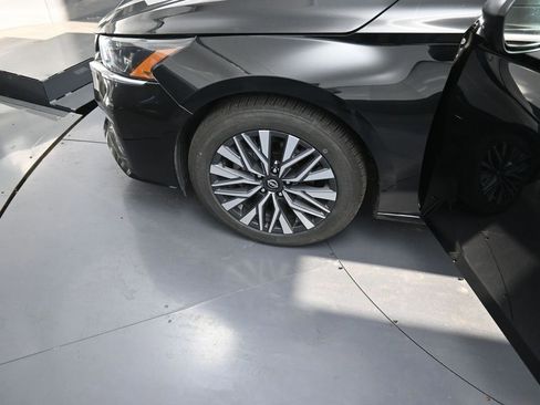 Used 2024 Nissan Altima 2.5 SV image 15