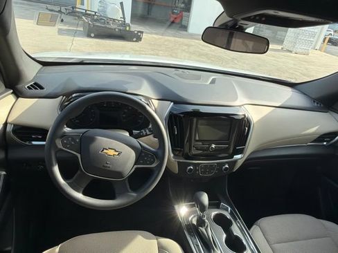 Used 2022 Chevrolet Traverse LS FWD image 18