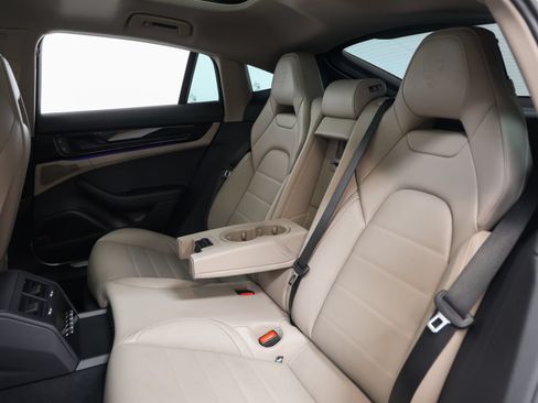Certified 2025 Porsche Panamera 4 AWD/4WD image 45