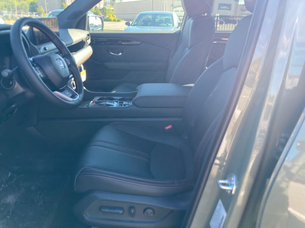 New 2026 Honda Pilot TrailSport image 8