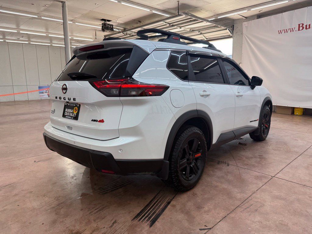 Used 2025 Nissan Rogue SV AWD/4WD image 5
