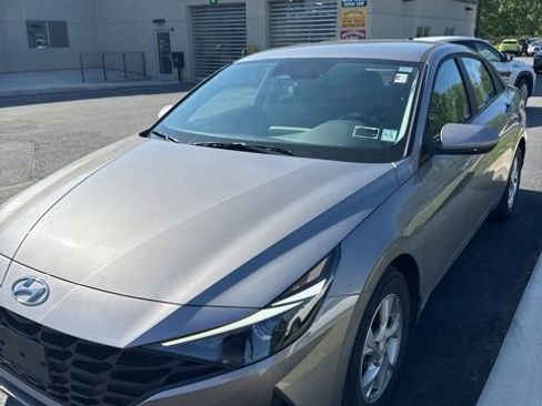 Used 2023 Hyundai Elantra SE FWD image 1