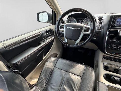 Used 2012 Chrysler Town & Country Limited FWD image 23