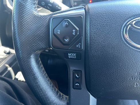 Used 2021 Toyota Tacoma TRD Off-Road w/ TRD Premium Off Road Package AWD/4WD image 20
