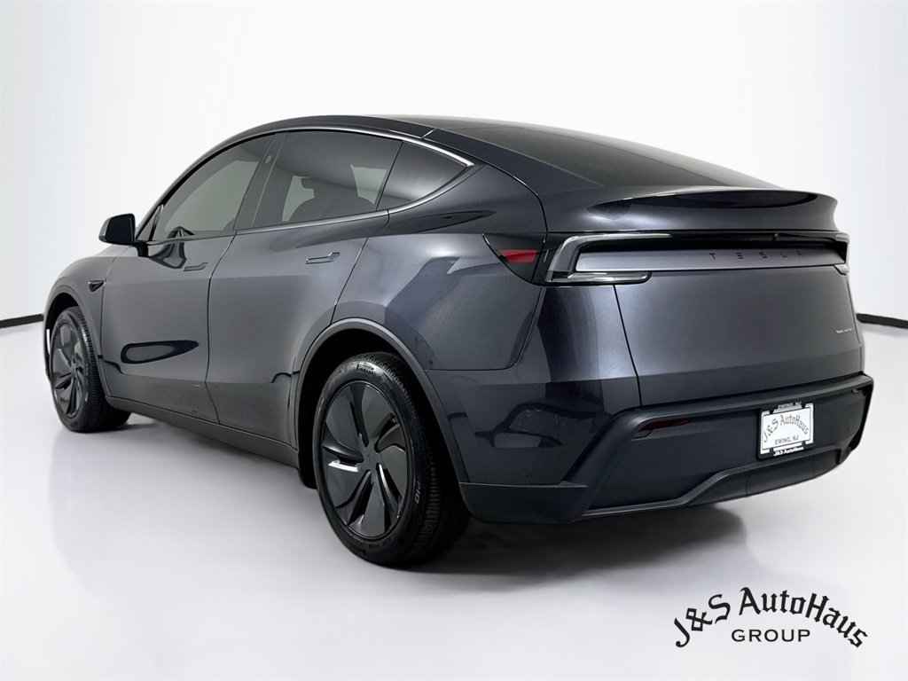 Used 2026 Tesla Model Y AWD image 5