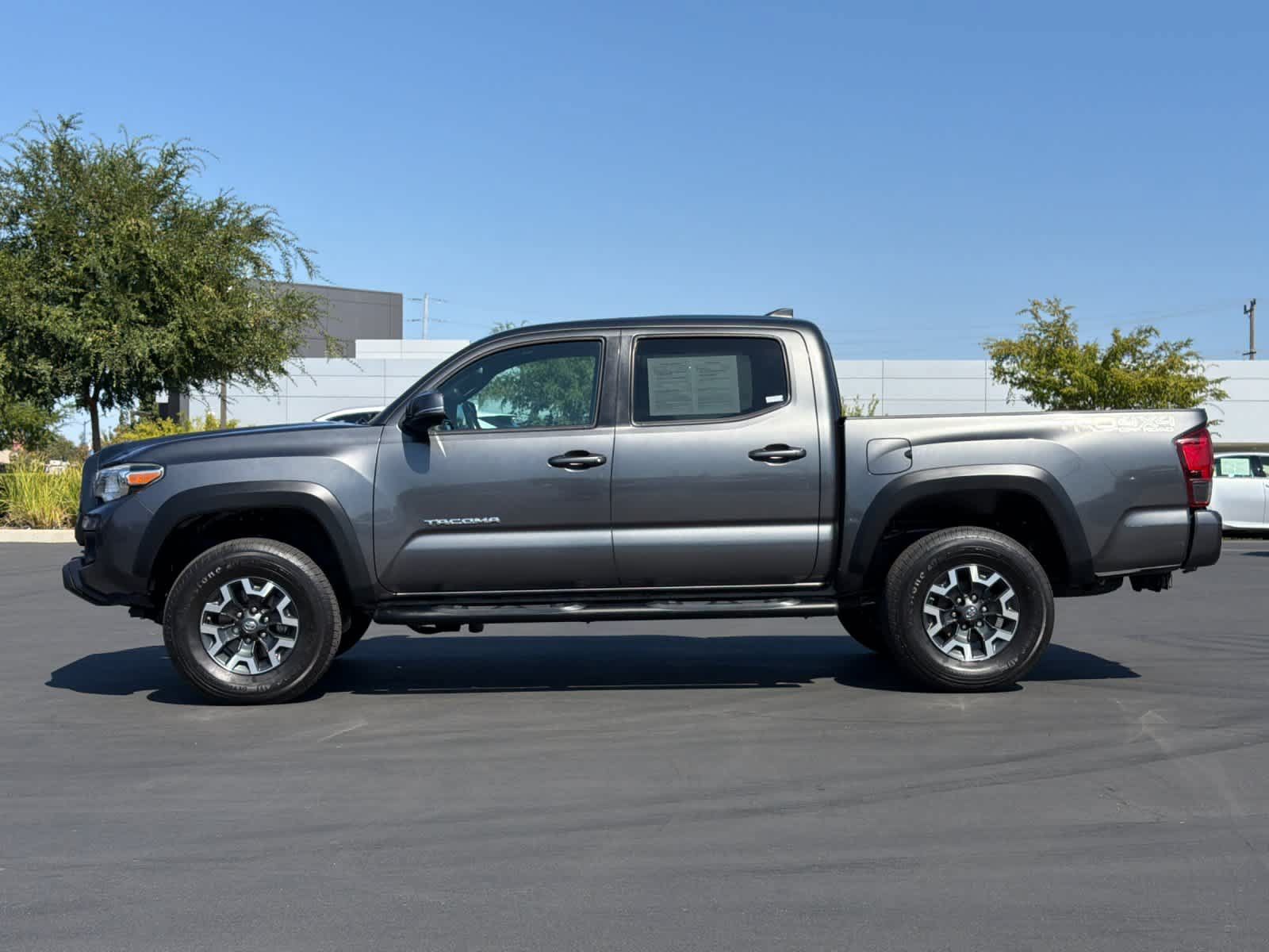 Used 2019 Toyota Tacoma TRD Off-Road AWD/4WD image 9