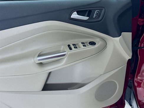 Used 2016 Ford Escape SE image 18