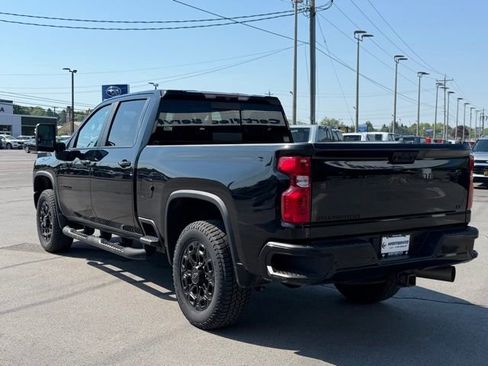 Used 2021 Chevrolet Silverado 2500 LT w/ Midnight Edition AWD/4WD image 5