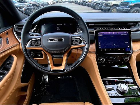 Certified 2025 Jeep Grand Cherokee Summit AWD/4WD image 5