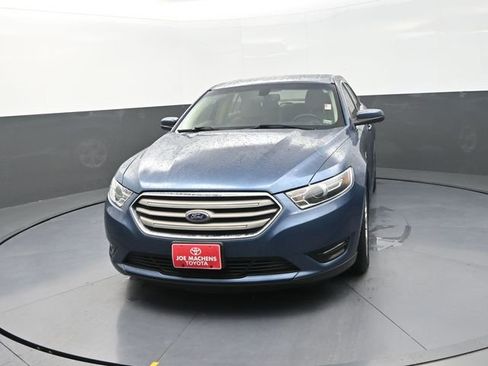 Used 2018 Ford Taurus SEL image 2