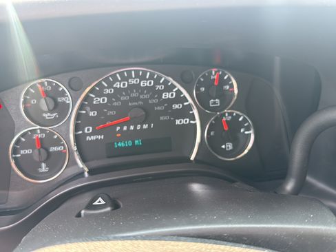 Used 2025 Chevrolet Express 2500 w/ Driver Convenience Package RWD image 30