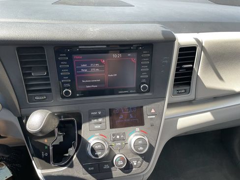 Used 2020 Toyota Sienna LE AWD/4WD image 18