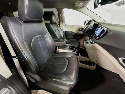 Used 2022 Chrysler Pacifica Touring-L FWD image 29