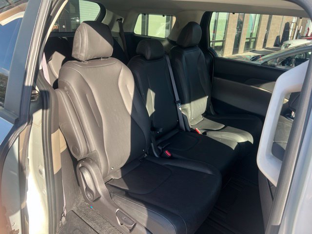 Used 2026 Kia Carnival EX FWD image 26