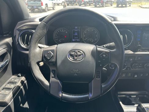 Used 2019 Toyota Tacoma TRD Off-Road AWD/4WD image 19