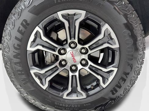 Used 2024 GMC Canyon AT4 w/ AT4 Premium Package image 47