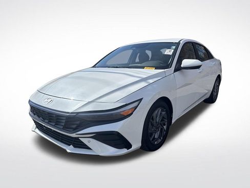 Used 2024 Hyundai Elantra SEL FWD image 8