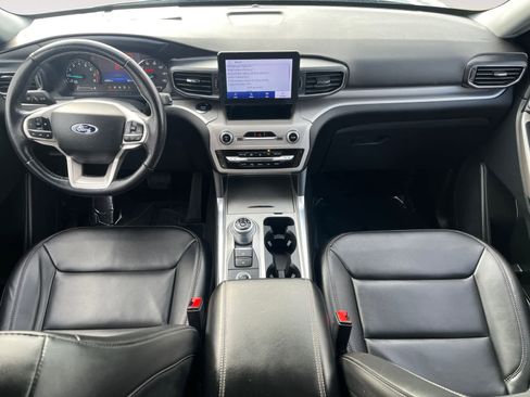 Used 2023 Ford Explorer XLT w/ Equipment Group 202A image 10