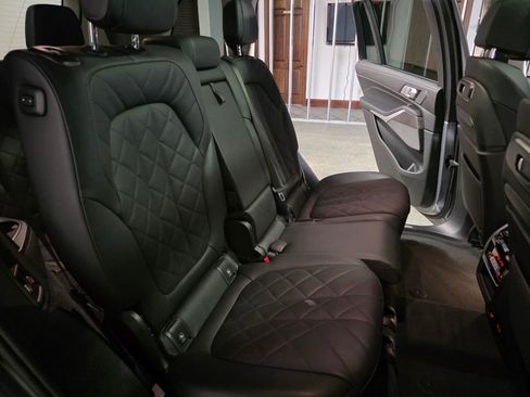 Used 2025 BMW X7 xDrive40i w/ Premium Package image 27