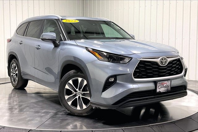 Certified 2024 Toyota Highlander XLE AWD/4WD image 3