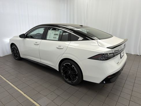 New 2026 Nissan Sentra SR FWD image 6