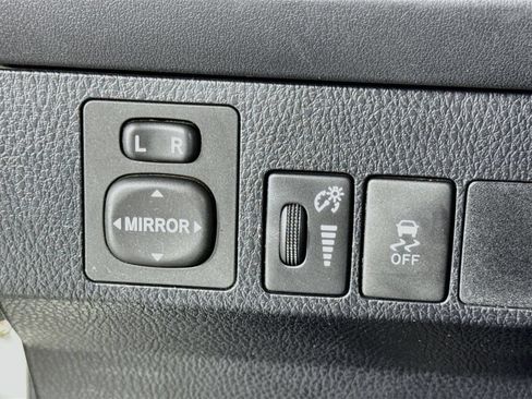 Used 2015 Toyota RAV4 LE FWD image 14
