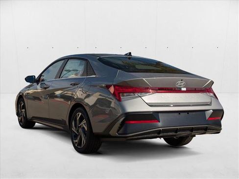 New 2025 Hyundai Elantra SEL image 9