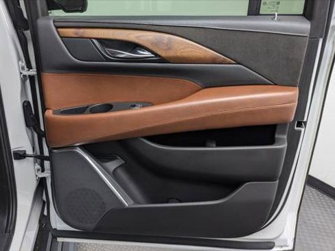 Used 2016 Cadillac Escalade ESV Premium image 21