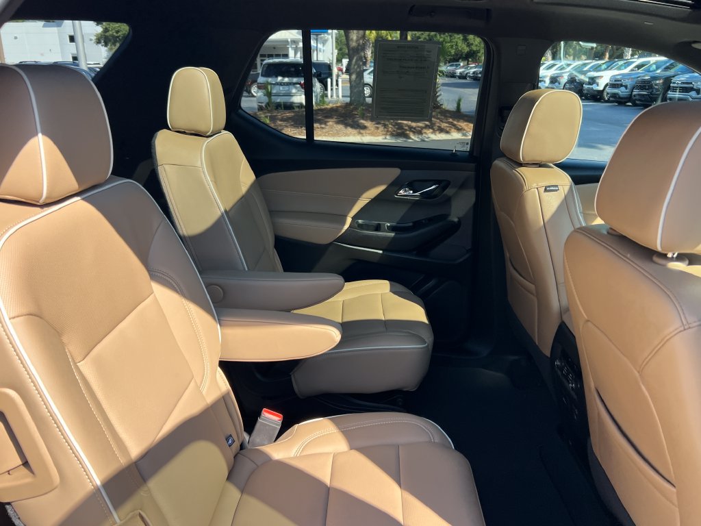 Used 2023 Chevrolet Traverse Premier FWD image 23