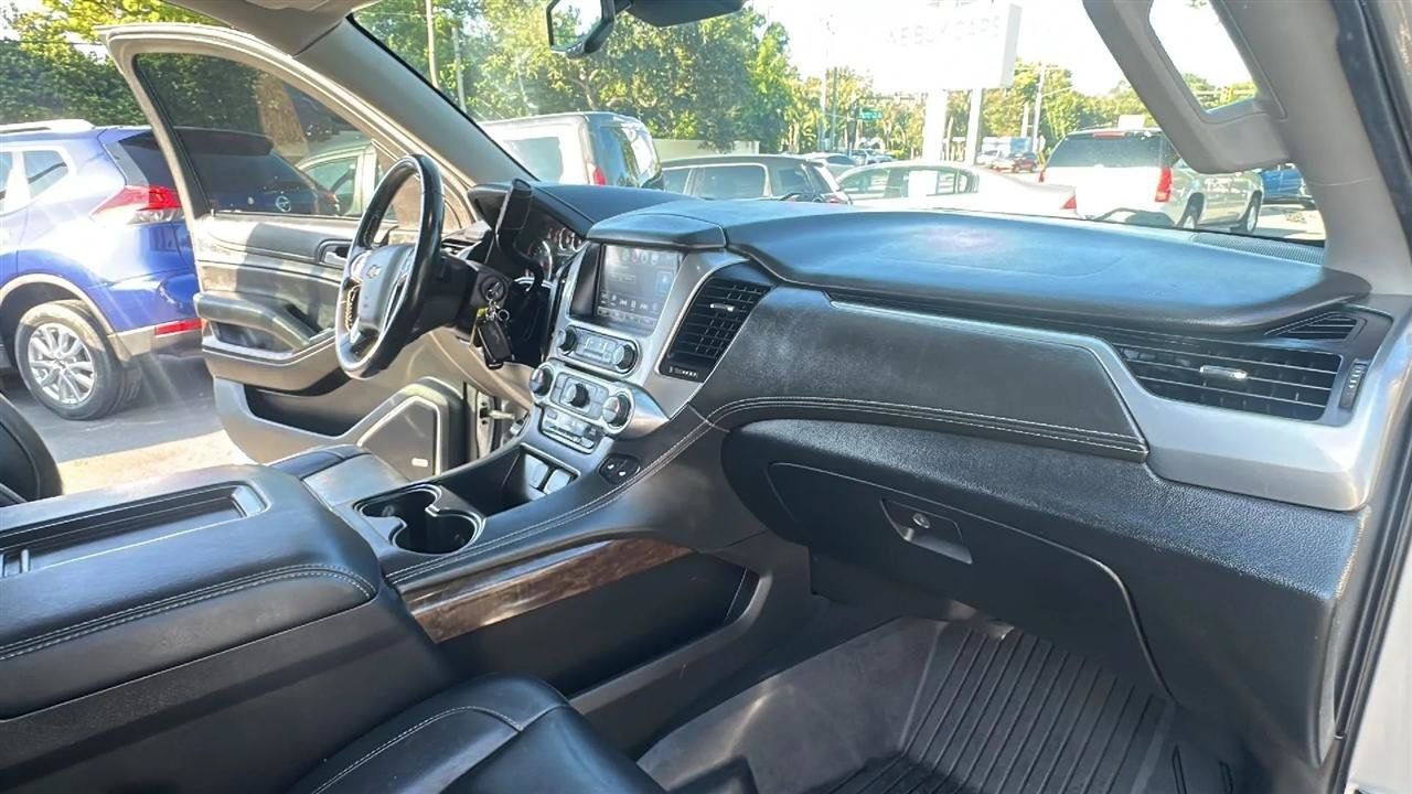 Used 2020 Chevrolet Suburban LT AWD/4WD image 36