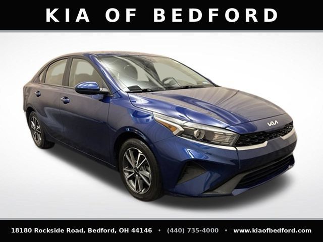 Certified 2022 Kia Forte LXS FWD image 3