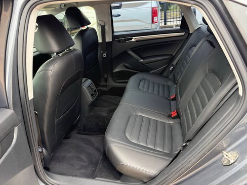 Used 2018 Volkswagen Passat 2.0T SEL Premium FWD image 13