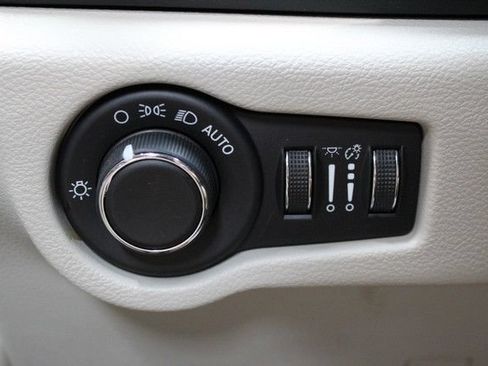 Used 2023 Chrysler Voyager LX FWD image 20
