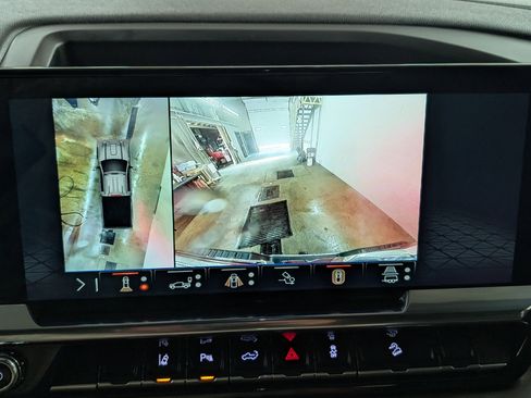 Used 2024 GMC Sierra 2500 SLT w/ SLT Premium Package image 24