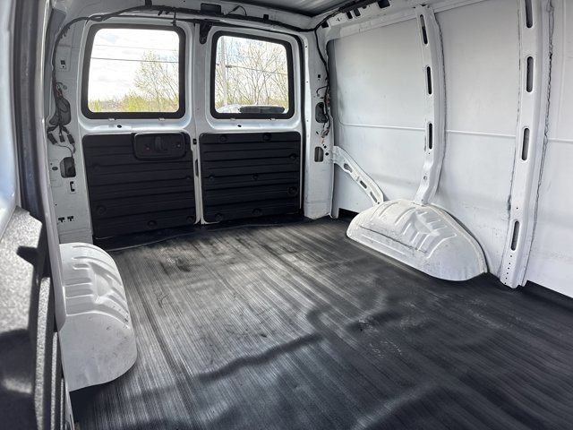 Used 2014 Chevrolet Express 2500 RWD image 13
