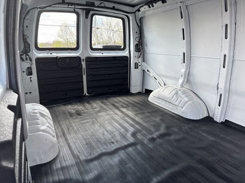 Used 2014 Chevrolet Express 2500 RWD image 13