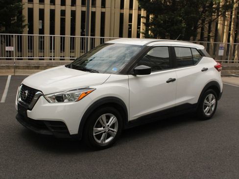 Used 2020 Nissan Kicks S FWD image 12