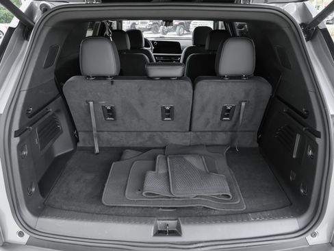 Used 2024 Chevrolet Traverse LT FWD image 43