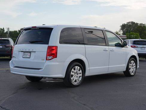 Used 2018 Dodge Grand Caravan SE w/ UConnect Hands-Free Group FWD image 3